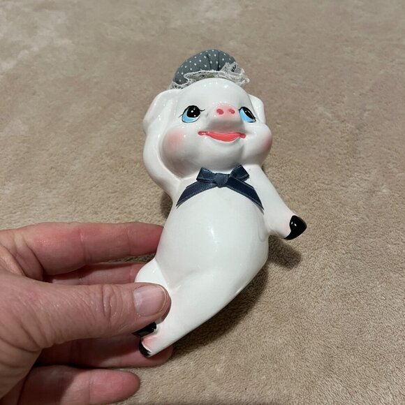 Ceramic Pig Figurine Made In Taiwan. Perfect for pig collector pin cushion ? Sew - Picture 4 of 8